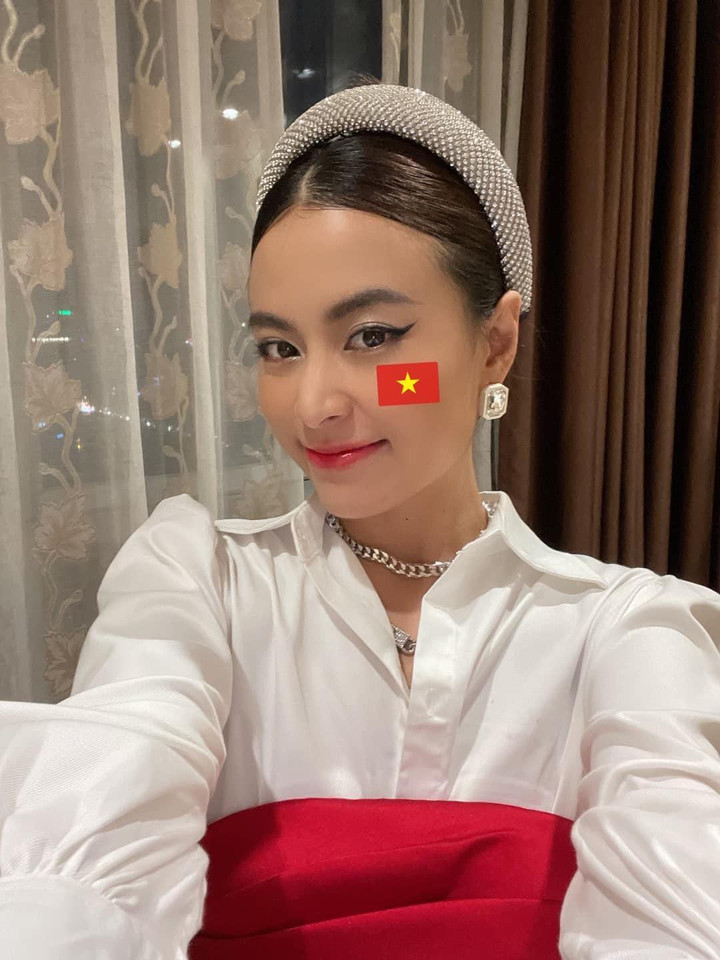 Hoa hậu Thuỳ Tiên cùng dàn sao đi bão ăn mừng U23 Việt Nam vô địch SEA Games 31 - 11