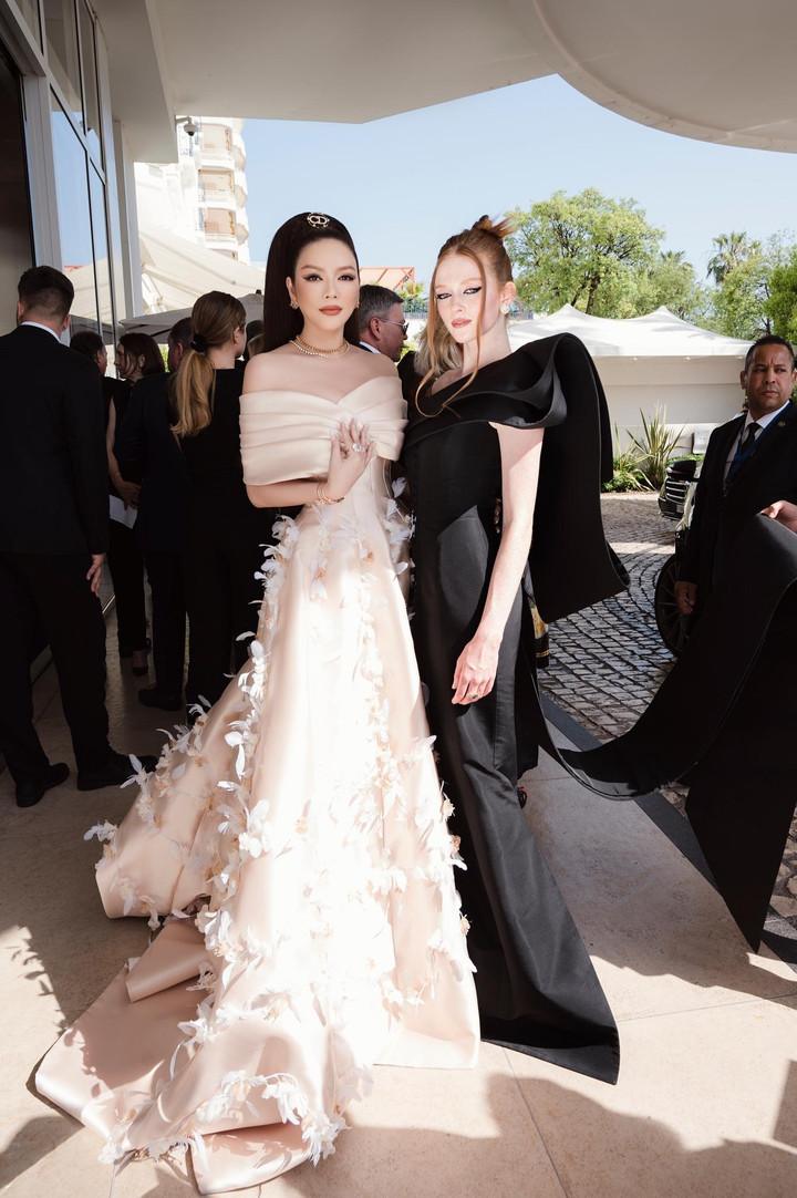 Lý Nhã Kỳ đăng ảnh chứng minh mình không hề bị 'ngó lơ' tại LHP Cannes - 4