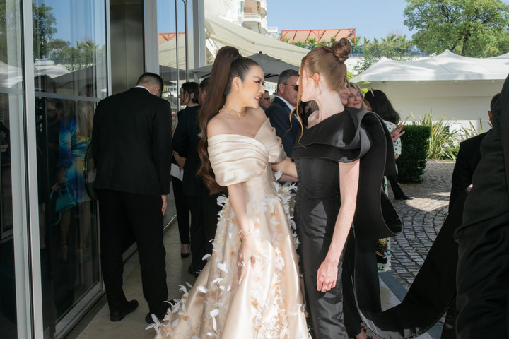 Lý Nhã Kỳ đăng ảnh chứng minh mình không hề bị 'ngó lơ' tại LHP Cannes - 5