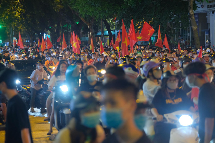 Hàng triệu người hâm mộ ăn mừng U23 Việt Nam vô địch SEA Games 31 - 3