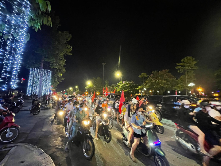 Hàng triệu người hâm mộ ăn mừng U23 Việt Nam vô địch SEA Games 31 - 24