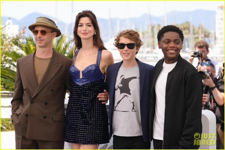 Anne Hathaway 'tỏa sáng' tại LHP Cannes - 5