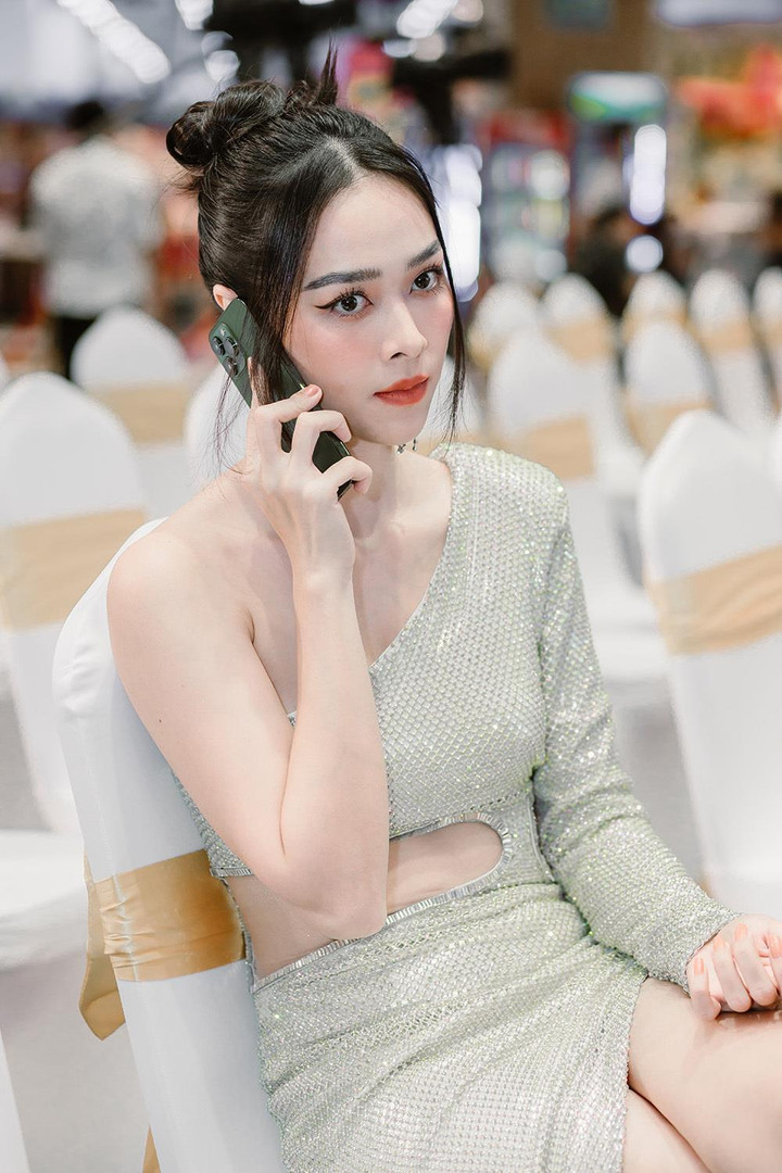 Diệp Bảo Ngọc đẹp rạng rỡ, tất bật trong ngày lên chức bà chủ - 4