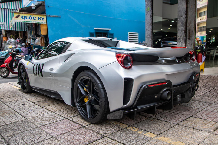 Chi tiết Ferrari 488 Pista Spider của ông Đặng Lê Nguyên Vũ - 4
