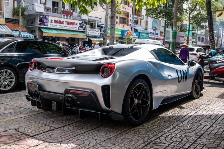 Chi tiết Ferrari 488 Pista Spider của ông Đặng Lê Nguyên Vũ - 17