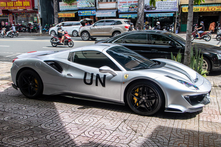 Chi tiết Ferrari 488 Pista Spider của ông Đặng Lê Nguyên Vũ - 23