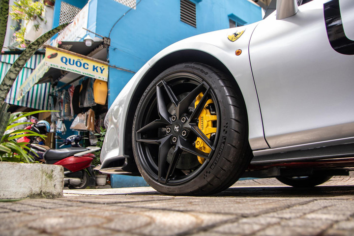 Chi tiết Ferrari 488 Pista Spider của ông Đặng Lê Nguyên Vũ - 16