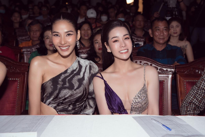 Nhật Kim Anh diện váy xẻ, khoe body nuột như thí sinh hoa hậu - 5