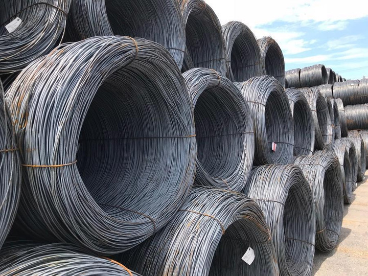 Giữa mùa xây dựng, vì sao giá thép lại giảm? - 1