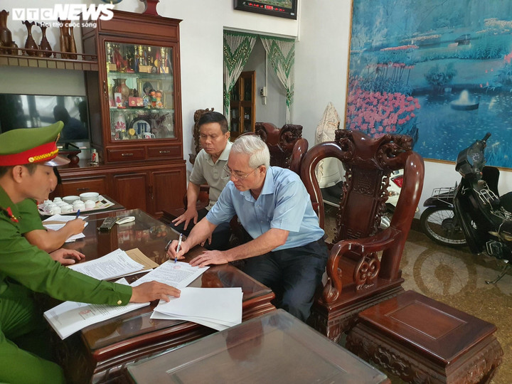 Khởi tố hiệu trưởng lập khống chứng từ gây thiệt hại gần 1,1 tỷ đồng - 1