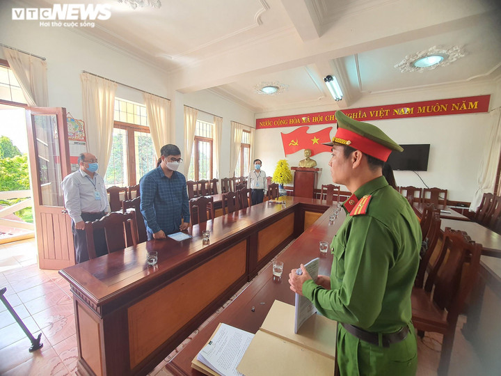 Khởi tố hiệu trưởng lập khống chứng từ gây thiệt hại gần 1,1 tỷ đồng - 2