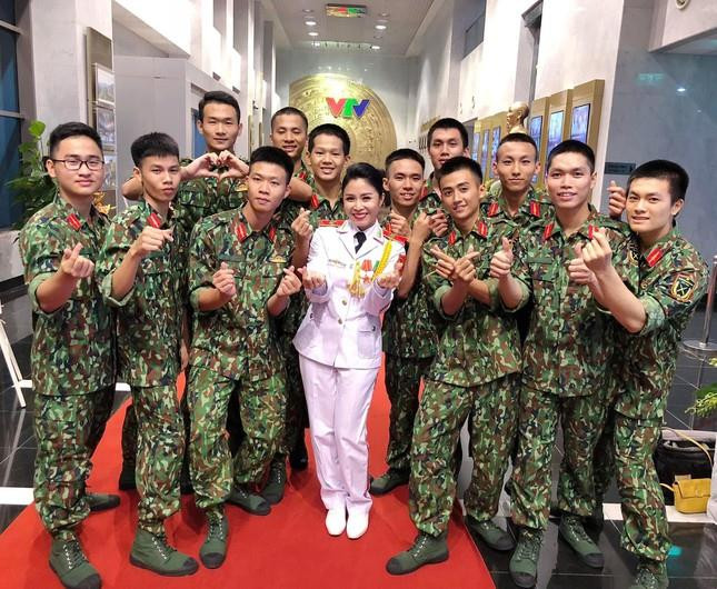 BTV Hoàng Linh ngậm ngùi chia tay chương trình ‘Chúng tôi là chiến sĩ’ - 10