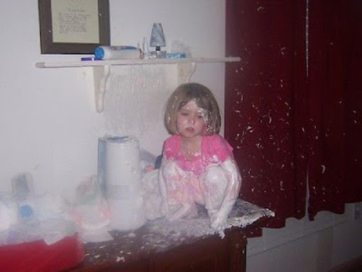 Hình ảnh cho thấy trông trẻ là việc 'rủi ro' nhất, lơ là 1 giây trả giá cực đắt - 10