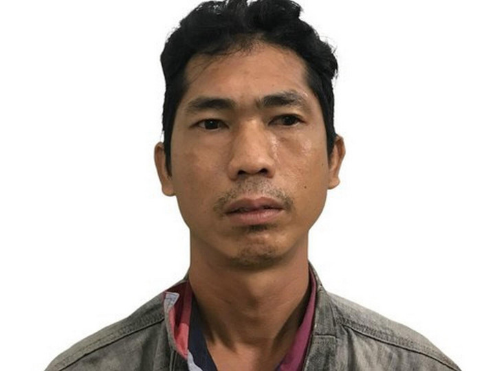 TP.HCM: Bắt kẻ cầm dao đâm chết người rồi leo lên mái nhà cố thủ - 1