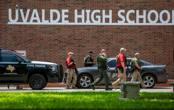 Ảnh: Hiện trường vụ xả súng đẫm máu khiến 21 người chết ở Mỹ - 8