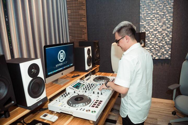 DJ Xlim: 'Vợ sẵn sàng bán nhà cho tôi chơi nhạc' - 2