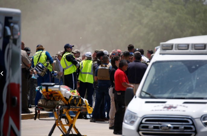 Ảnh: Hiện trường vụ xả súng đẫm máu khiến 21 người chết ở Mỹ - 6