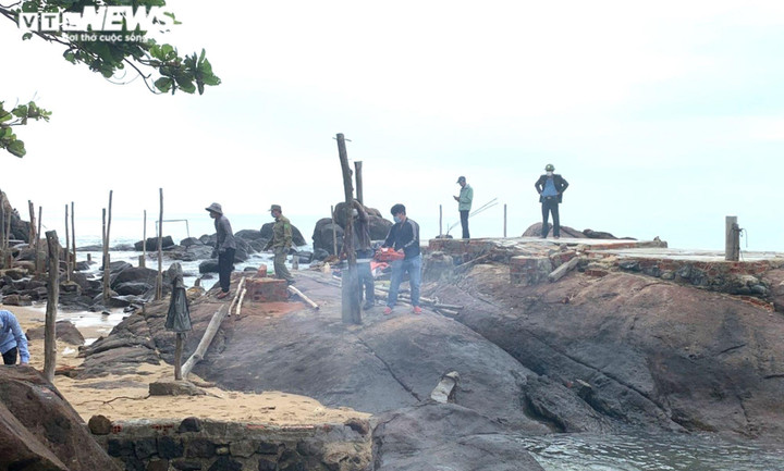 Cưỡng chế, tháo dỡ hàng loạt công trình xây dựng trái phép trên bán đảo Sơn Trà - 1