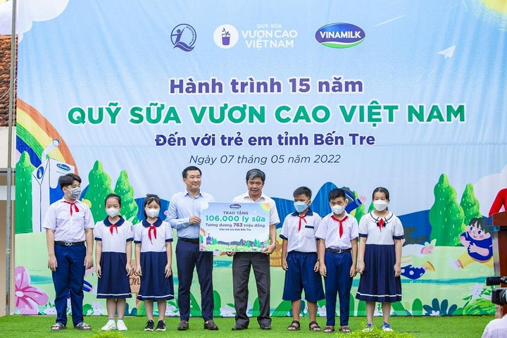 Vinamilk khởi động hành trình năm thứ 15 của Quỹ sữa Vươn cao Việt Nam - 1