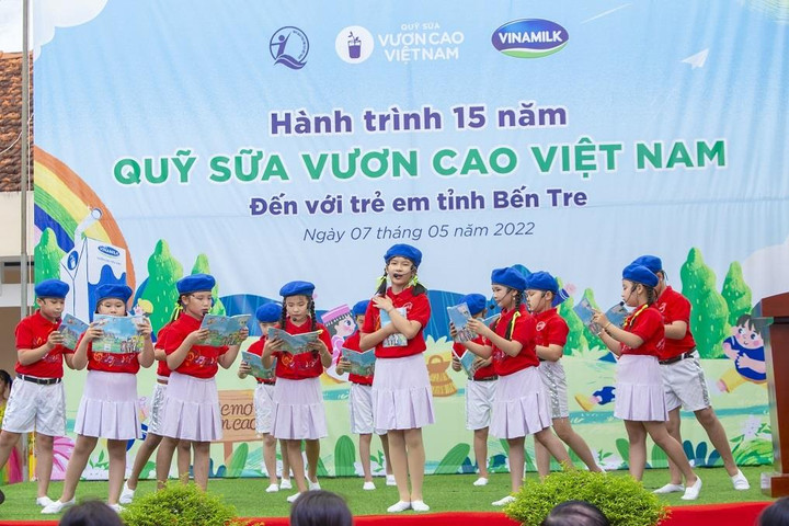 Vinamilk khởi động hành trình năm thứ 15 của Quỹ sữa Vươn cao Việt Nam - 2