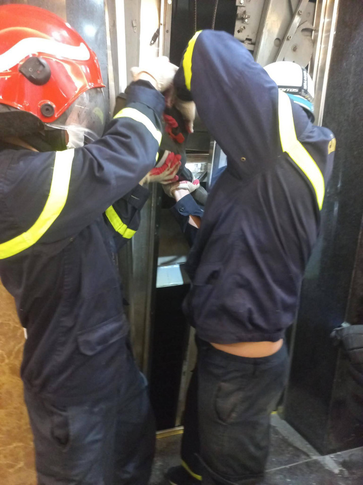 Hà Nội: Rơi thang máy nhà 7 tầng, 2 thợ sửa chữa tử vong - 3