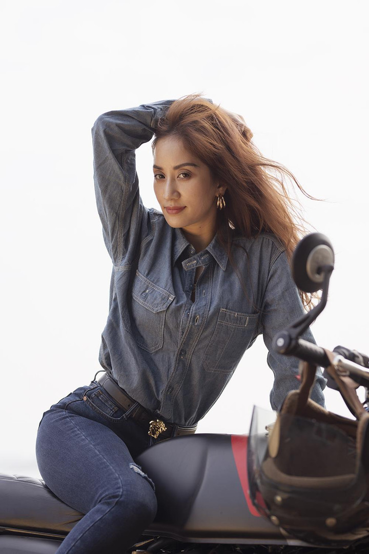 Vợ chồng Khánh Thi - Phan Hiển khoe bộ ảnh ngọt lịm sau SEA Game 31 - 4