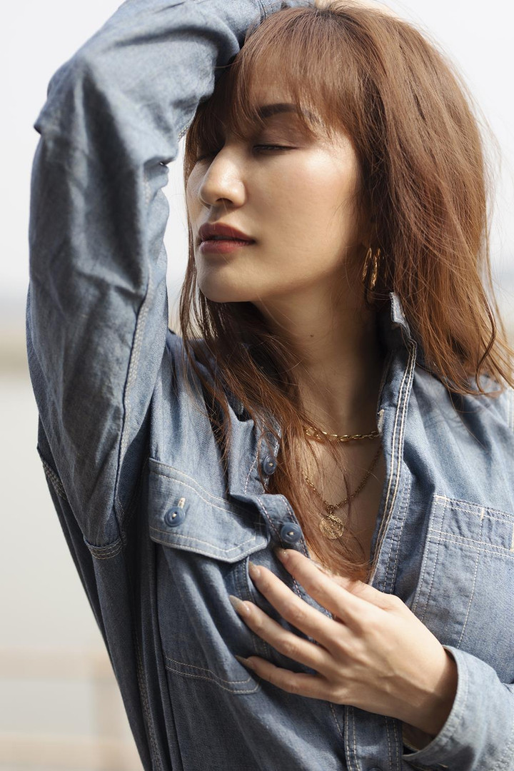 Vợ chồng Khánh Thi - Phan Hiển khoe bộ ảnh ngọt lịm sau SEA Game 31 - 5