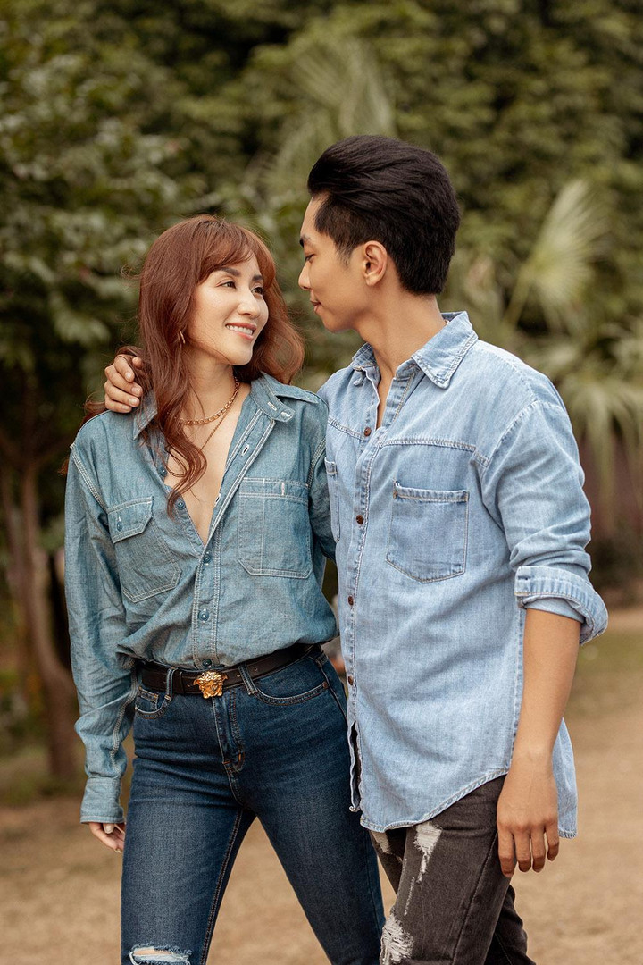 Vợ chồng Khánh Thi - Phan Hiển khoe bộ ảnh ngọt lịm sau SEA Game 31 - 7