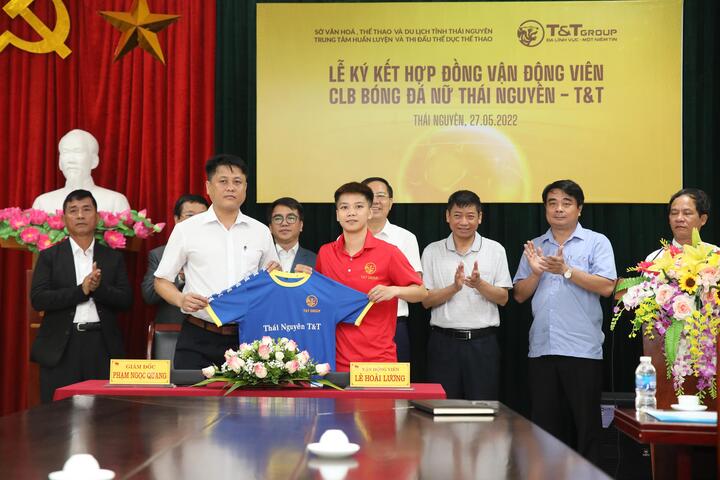 Bản hợp đồng lịch sử của bóng đá nữ Việt Nam - 2