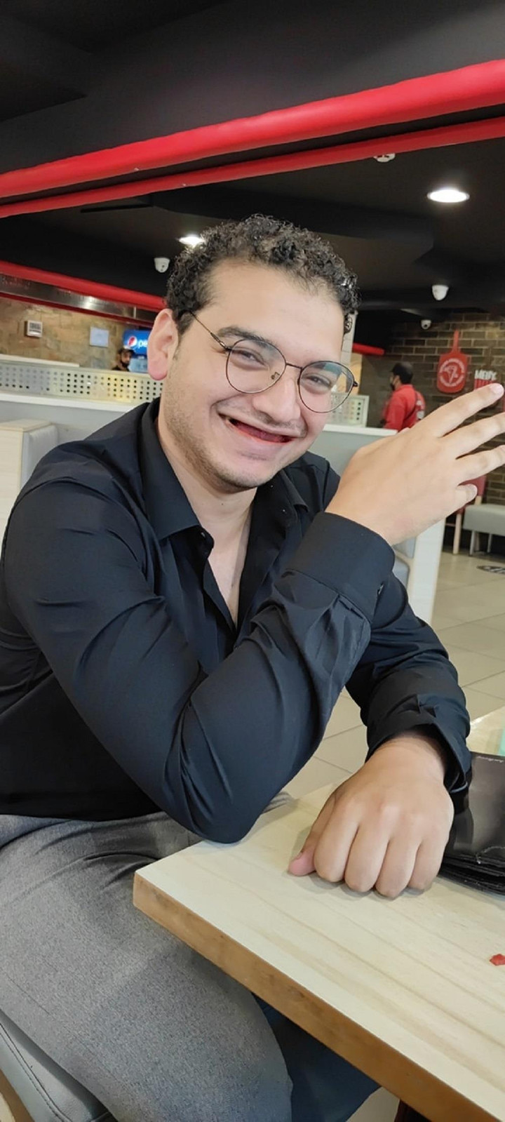 Anh chàng nhổ răng làm vòng tặng bạn gái để bày tỏ tình cảm và sự thật ngã ngửa - 2