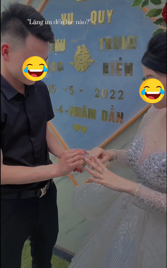 Bạn trai cũ tặng cô dâu 6 nhẫn vàng vào ngày cưới, ý nghĩa đằng sau gây xuýt xoa - 1