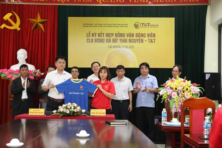 Bản hợp đồng lịch sử của bóng đá nữ Việt Nam - 3