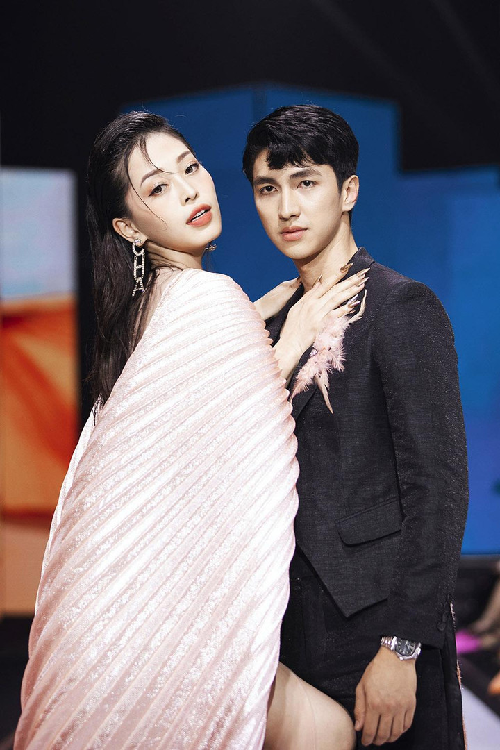 Vợ chồng Khánh Thi - Phan Hiển khiêu vũ trên sàn diễn thời trang - 6