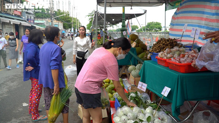 Ảnh: Độc đáo tuần lễ trái cây 'Trên bến dưới thuyền' tại bến Bình Đông, TP.HCM - 3