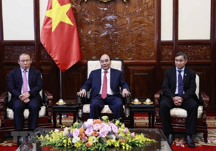 Ảnh: Chủ tịch nước tiếp HLV Park Hang Seo và Mai Đức Chung - 2