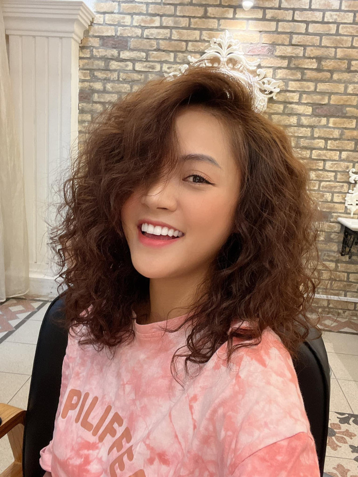 Sao Việt 30/5: MC Minh Hà khoe ảnh gợi cảm, trả lời việc 'rời bỏ VTV' - 9