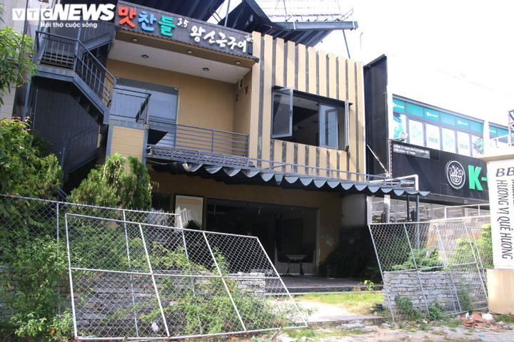 Ảnh: Nhiều nhà hàng chuyên phục vụ khách quốc tế ở Đà Nẵng vẫn cửa đóng then cài - 2