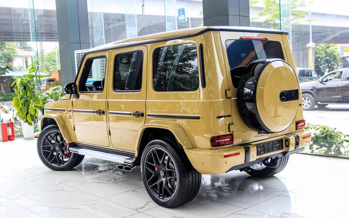 Cận cảnh Mercedes-AMG G63 màu vàng cát hiếm gặp - 3