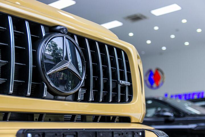 Cận cảnh Mercedes-AMG G63 màu vàng cát hiếm gặp - 4