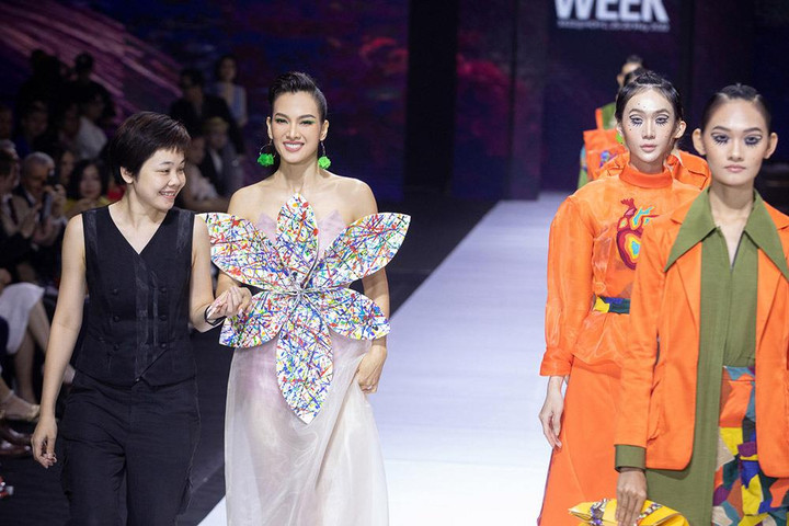 Anh Thư hoá 'nàng thơ', thần thái đảm nhận vị trí vedette trên sàn diễn - 6