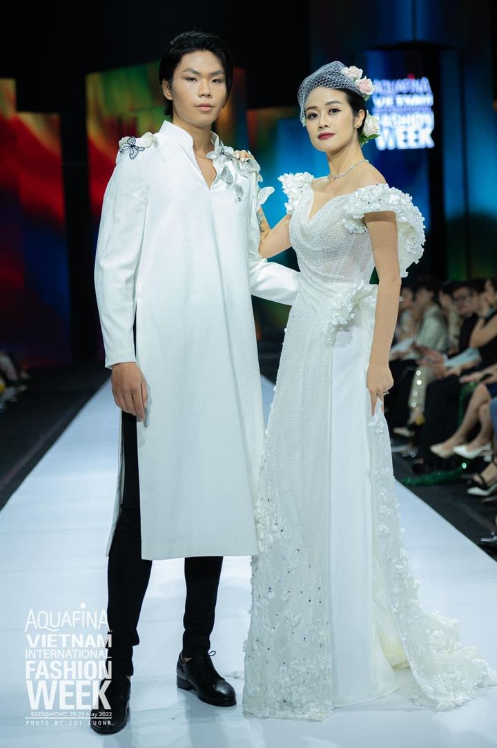 MC Phí Linh bị chồng 'dằn mặt' khi lần đầu diễn thời trang với trai trẻ - 2