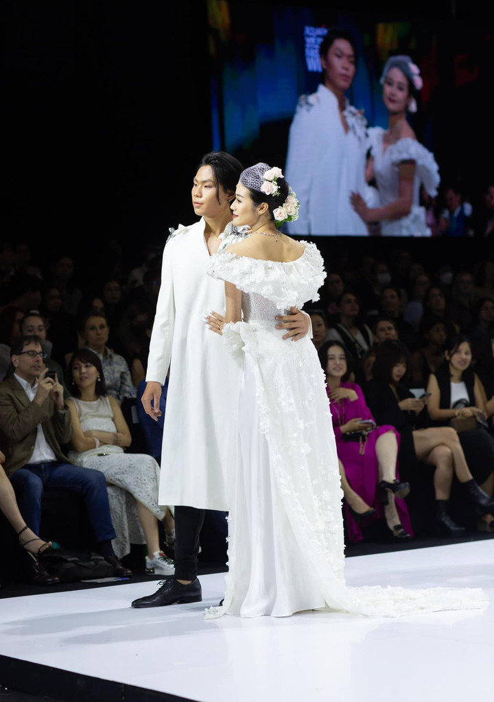 MC Phí Linh bị chồng 'dằn mặt' khi lần đầu diễn thời trang với trai trẻ - 3