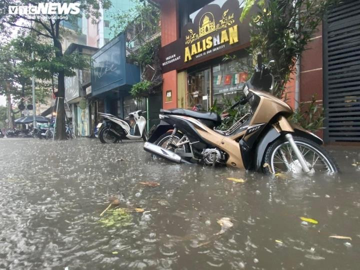 Bộ trưởng TN&MT: Hà Nội mưa ngập là câu chuyện 'biết rồi, khổ lắm, nói mãi' - 2