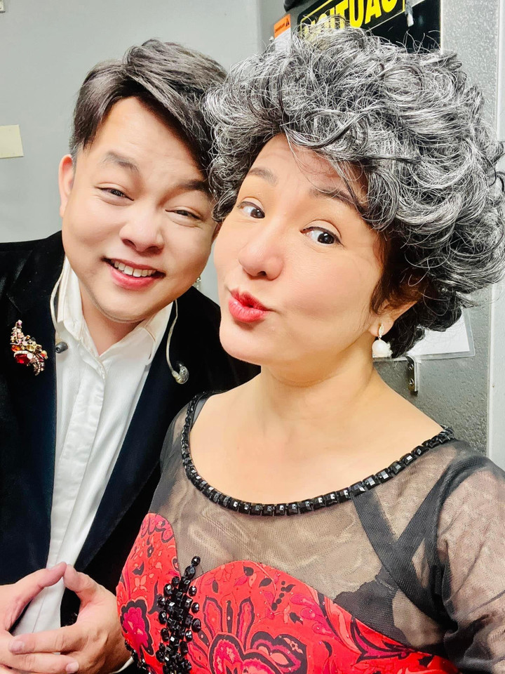 Sao Việt 31/5: Minh Tú tình tứ bên bạn trai Tây sau nghi vấn chia tay - 3