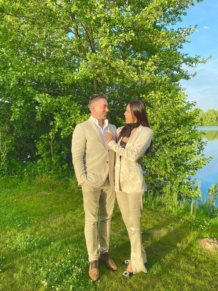 Sao Việt 31/5: Minh Tú tình tứ bên bạn trai Tây sau nghi vấn chia tay - 1