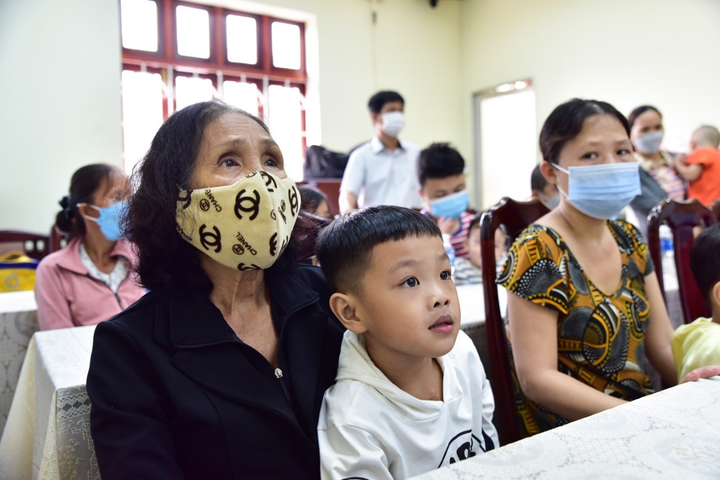 NovaGroup tiếp tục tài trợ bệnh nhi nghèo mổ tim - 1