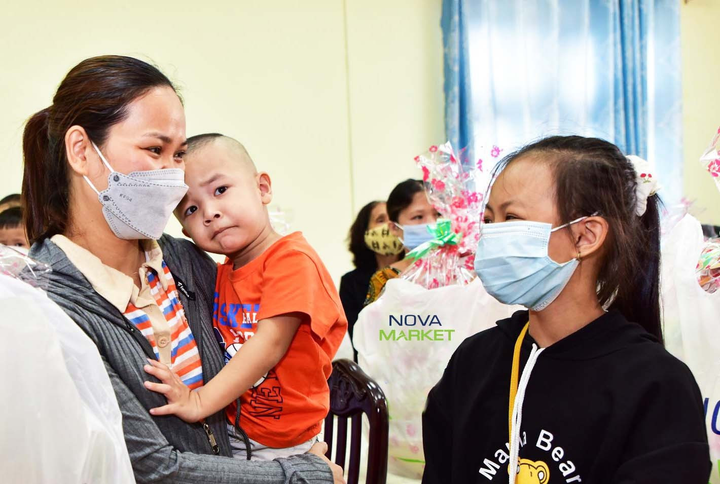 NovaGroup tiếp tục tài trợ bệnh nhi nghèo mổ tim - 2