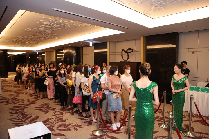 Thu Cúc long trọng ra mắt dịch vụ nâng ngực độc quyền - 1