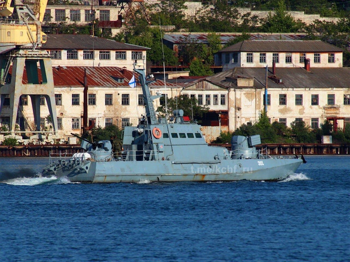 Nga có thể tái sử dụng tàu pháo Ukraine bảo vệ cảng Donbass - 1