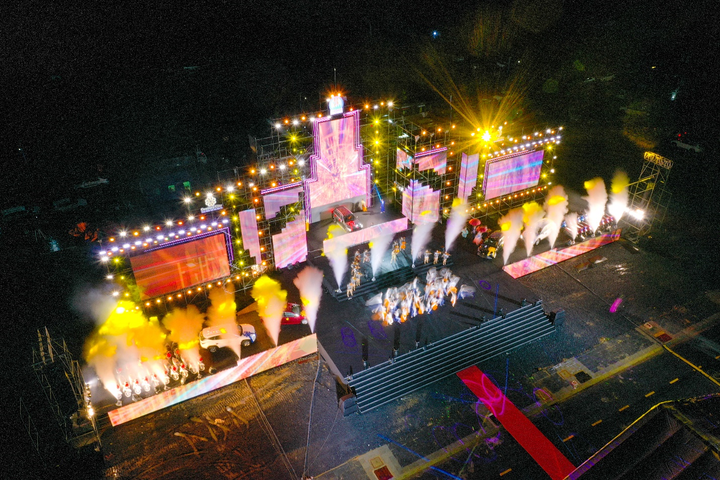 Giải thưởng khủng cùng nhiều tiết mục ấn tượng trong sự kiện tri ân Century City - 1